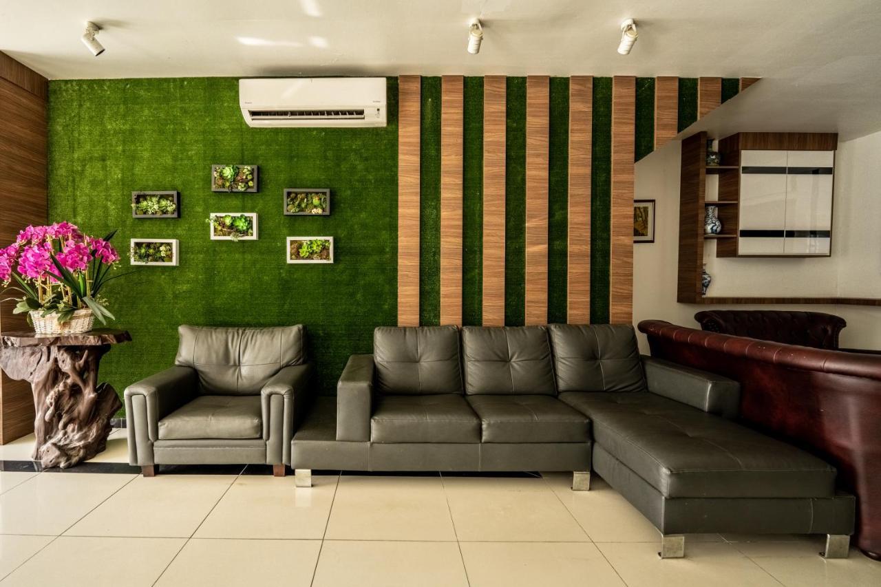 Mary J Hotel Family 10 Pax Room Kota Bharu Esterno foto