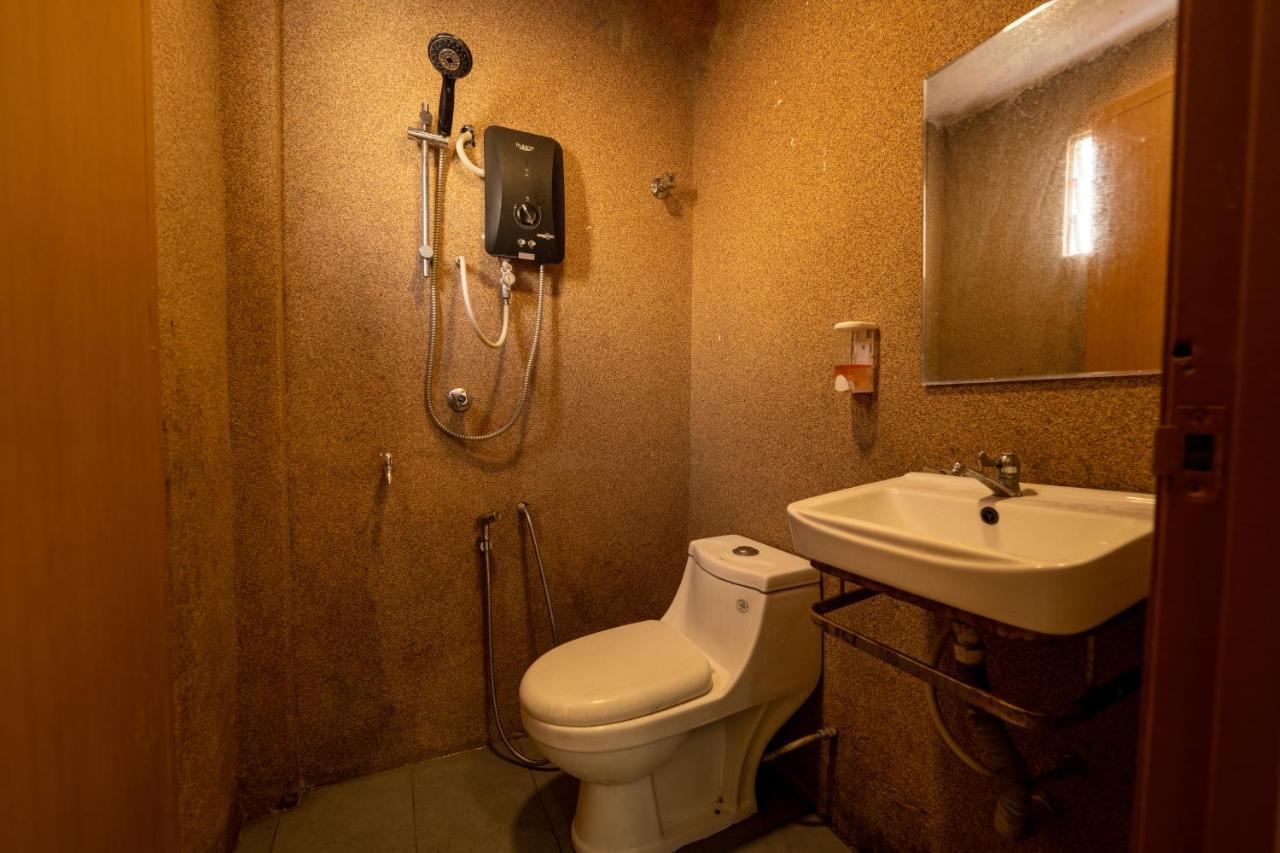 Mary J Hotel Family 10 Pax Room Kota Bharu Esterno foto